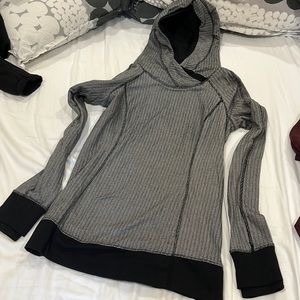 Like new.  Lululemon pullover. very cute
